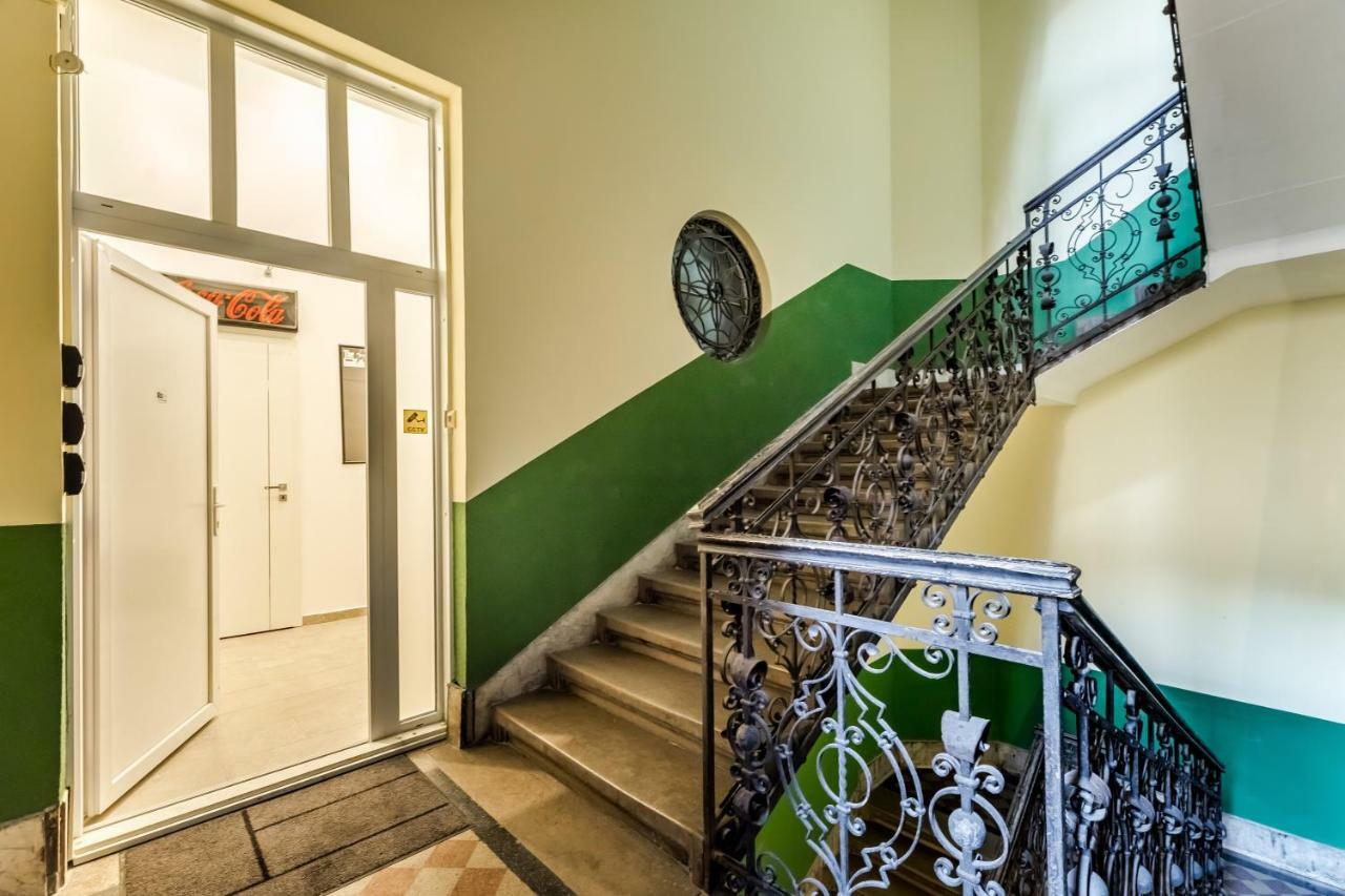 Hello Downtown - Movie Apartament